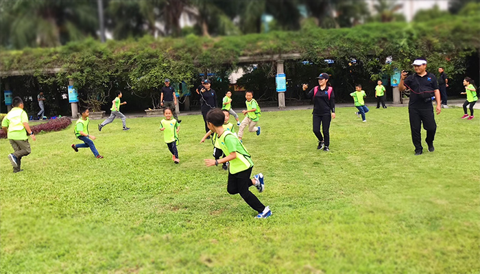 t恤衫定制 室外嬉戏